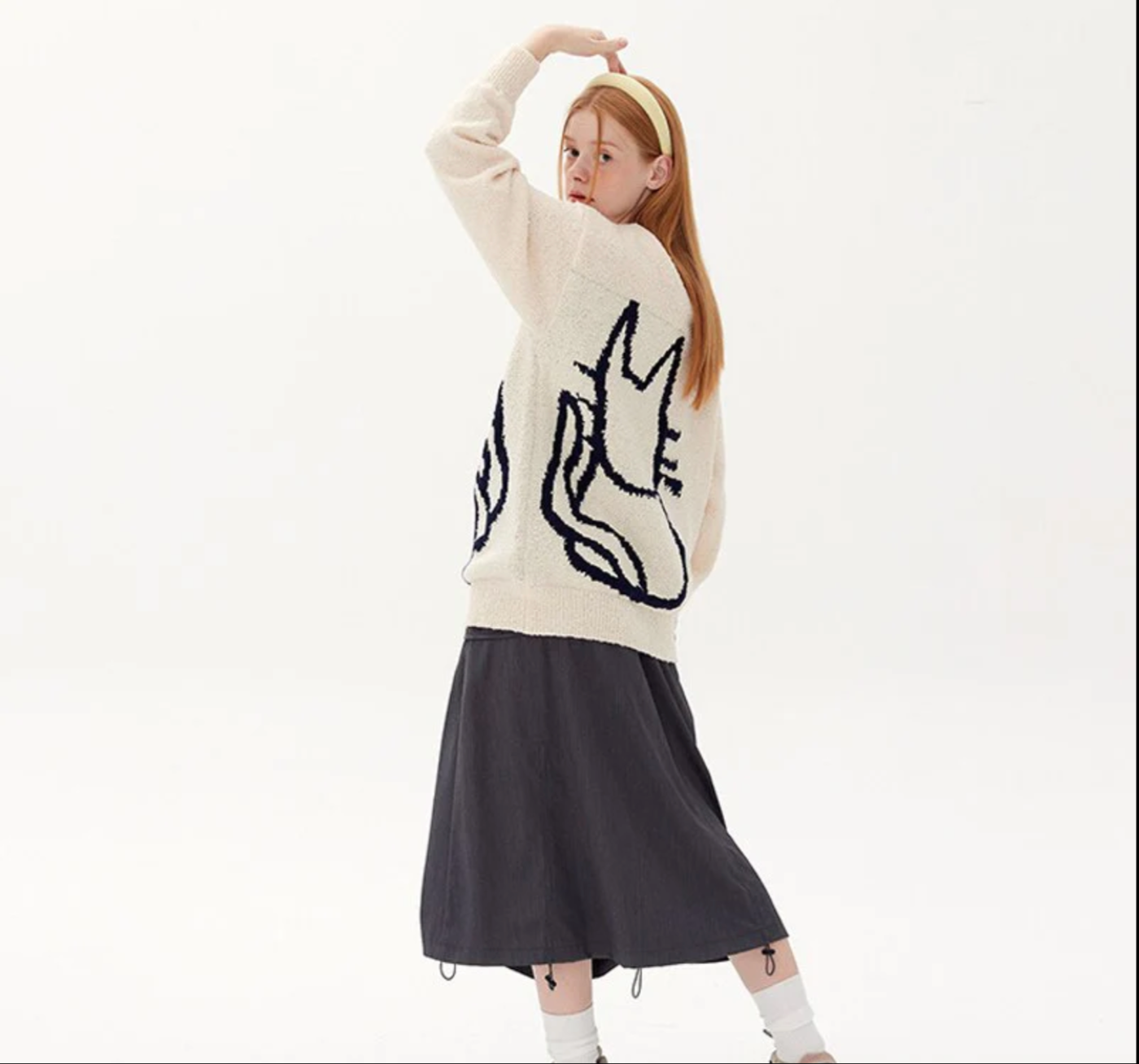 Hand-drawn cat pattern knitting sweater